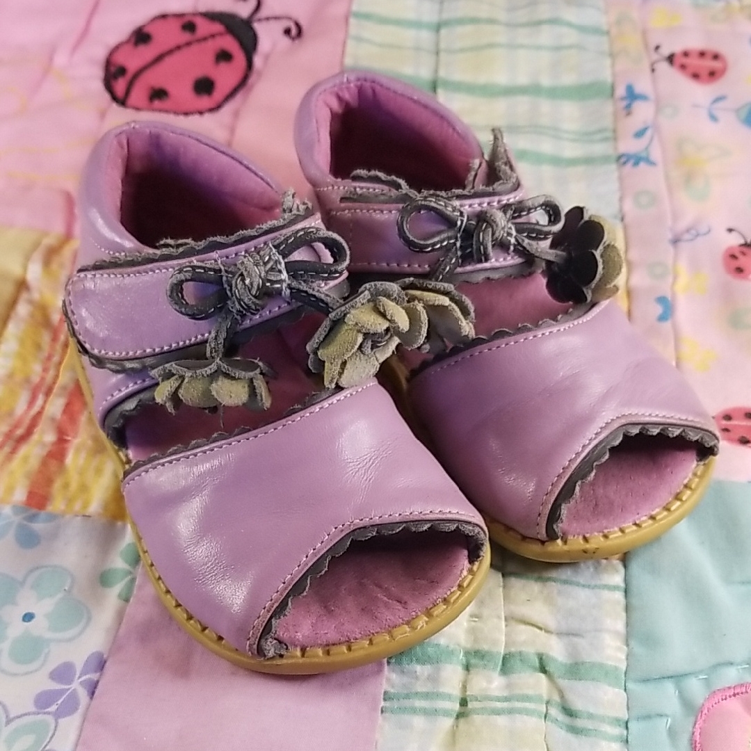 Livie & Luca Lavender Leather Baby Sandals W/Floral Details Size 6 Merry Bells